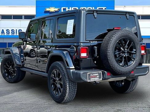 Used 2020 Jeep Wrangler Unlimited Sahara AWD/4WD image 3