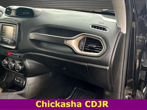 Used 2017 Jeep Renegade Latitude w/ Cold Weather Group image 25