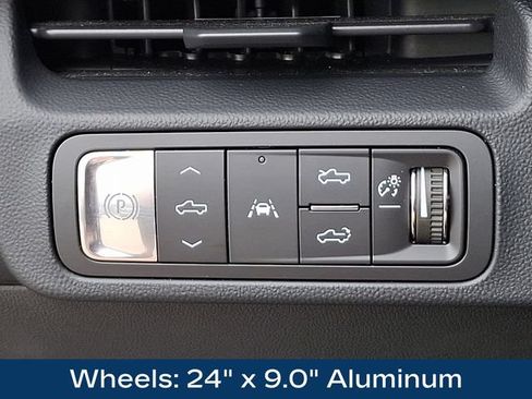 Used 2025 GMC Sierra EV Denali AWD/4WD image 9