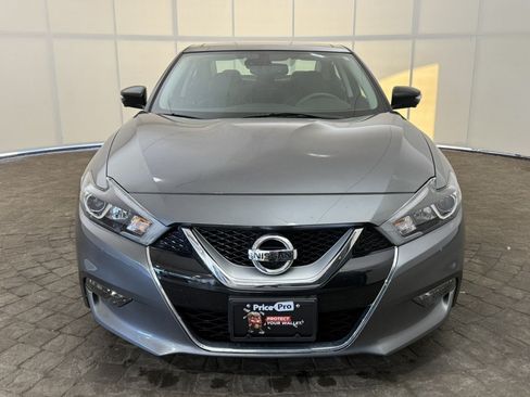 Used 2017 Nissan Maxima Platinum w/ Medallion Package FWD image 2