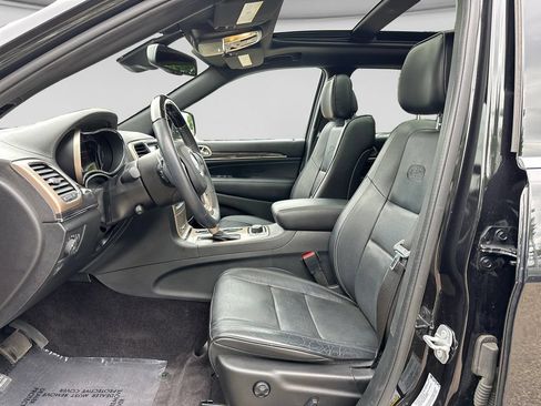 Used 2016 Jeep Grand Cherokee Overland w/ Advanced Technology Group AWD/4WD image 10