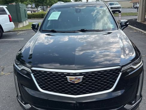 Used 2021 Cadillac XT6 Premium Luxury FWD image 2