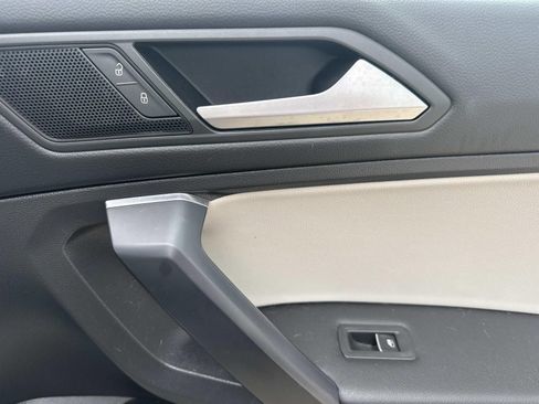 Used 2021 Volkswagen Tiguan SE w/ Panoramic Sunroof Package FWD image 14