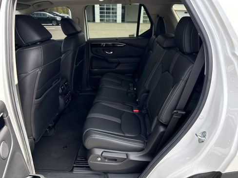Used 2025 Honda Pilot Touring image 14