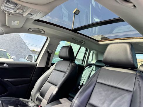 Used 2011 Volkswagen Tiguan SEL FWD image 38