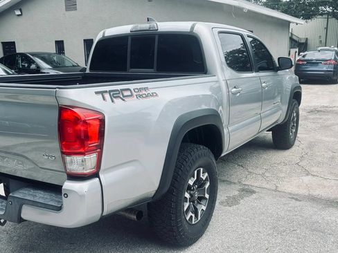 Used 2016 Toyota Tacoma TRD Off-Road w/ Premium & Technology Package RWD image 5