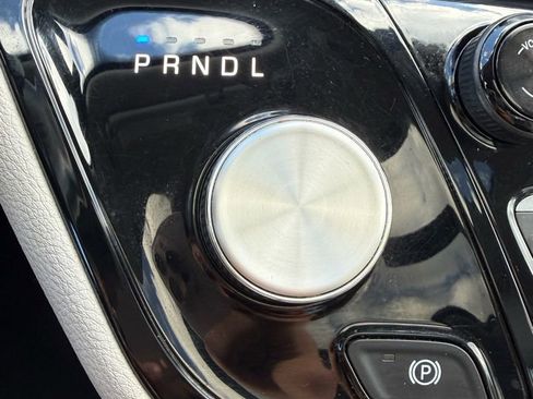 Used 2020 Chrysler Pacifica Limited image 12