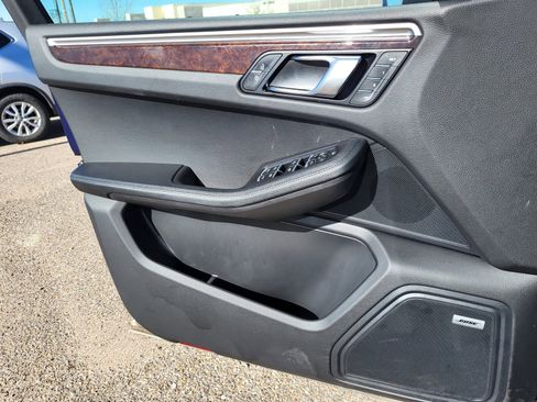 Used 2022 Porsche Macan image 14