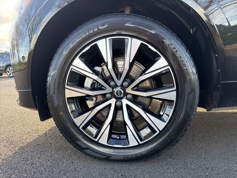 Used 2023 Volvo XC60 B5 Plus image 9