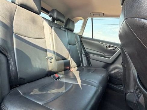 Used 2019 Toyota RAV4 XLE FWD image 13