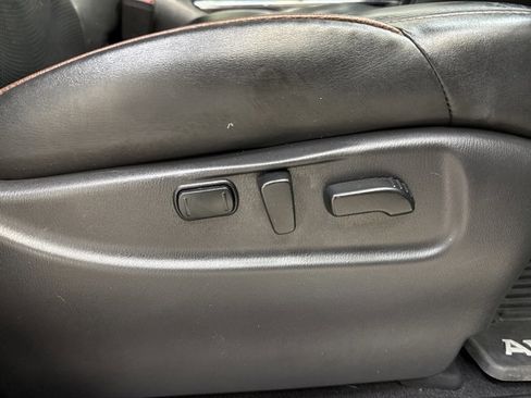 Used 2018 Nissan Armada Platinum w/ Interior Lighting Package image 36