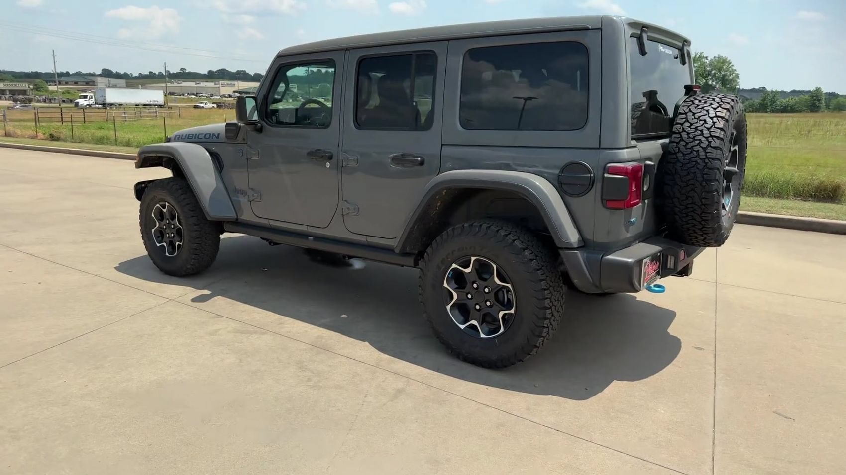 New 2023 Jeep Wrangler Unlimited Rubicon 4xe w/ Cold Weather Group AWD/4WD image 6