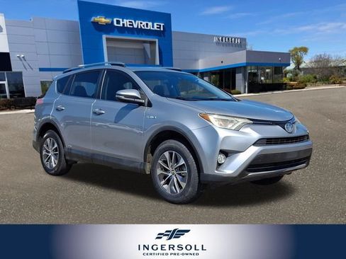 Used 2017 Toyota RAV4 XLE AWD/4WD image 1