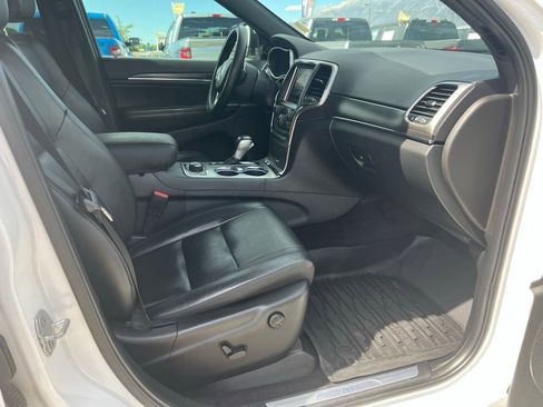 Used 2018 Jeep Grand Cherokee Limited AWD/4WD image 15