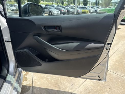 Used 2025 Toyota Corolla LE FWD image 28