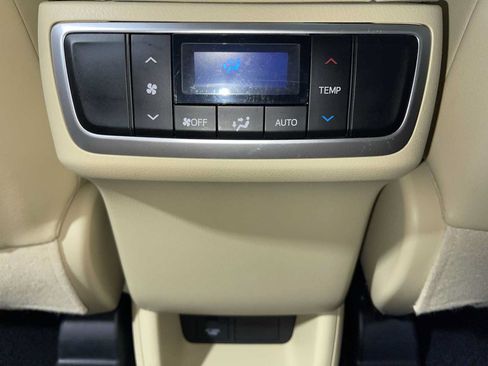 Used 2018 Toyota Highlander Limited AWD/4WD image 25