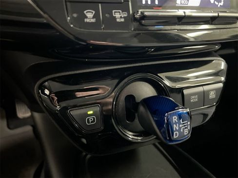 Used 2022 Toyota Prius LE image 16