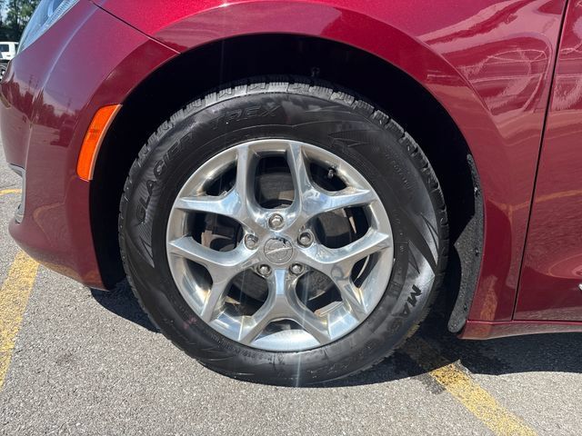 Used 2018 Chrysler Pacifica Limited FWD image 9