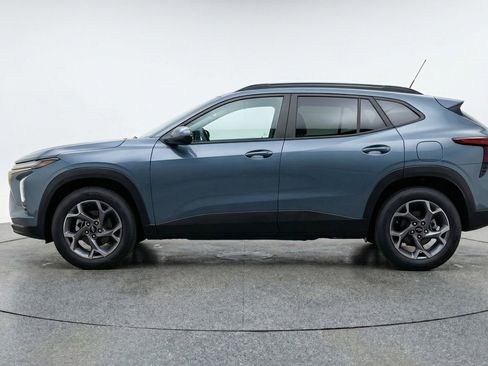 Used 2025 Chevrolet Trax LT FWD image 5