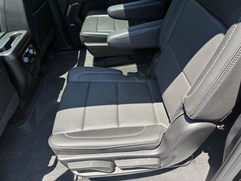 Used 2024 GMC Yukon XL Denali AWD/4WD image 15