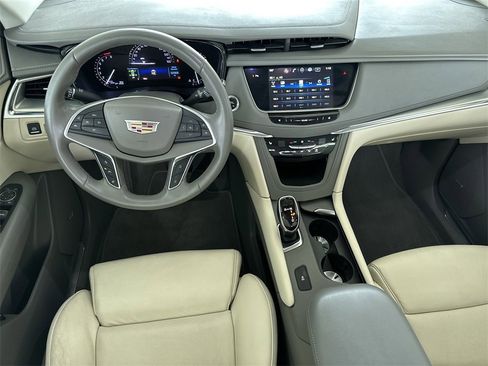 Used 2017 Cadillac XT5 Luxury w/ Driver Awareness Package image 13
