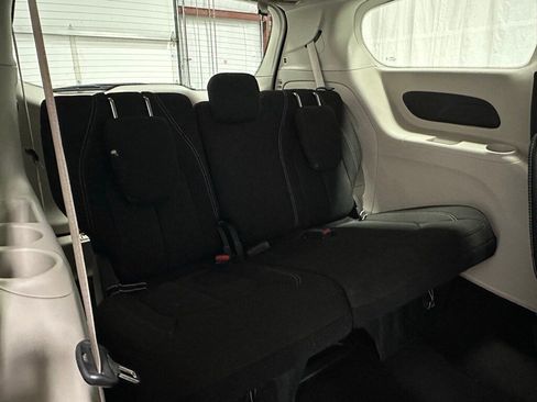 Used 2023 Chrysler Voyager LX image 58