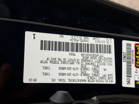 Used 2025 Toyota Tundra Limited AWD/4WD image 25