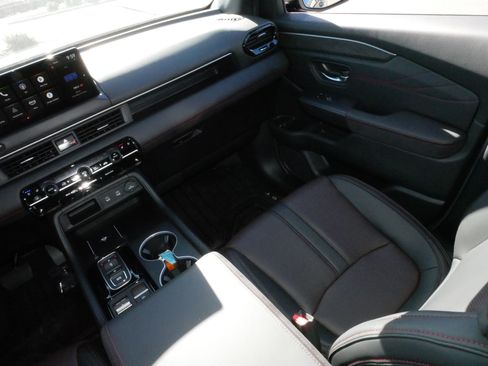 Used 2026 Honda Pilot Black Edition image 11