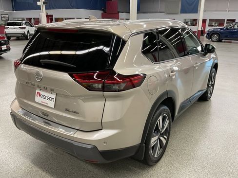 Used 2025 Nissan Rogue SL image 5