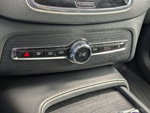 Used 2020 Volvo XC90 T5 Momentum w/ Protection Package Premier image 30