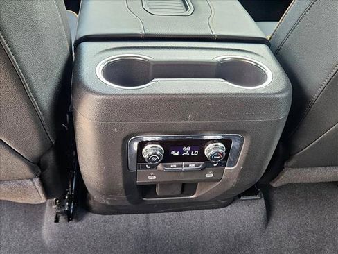 Used 2023 GMC Yukon XL AT4 w/ Technology Package AWD/4WD image 19