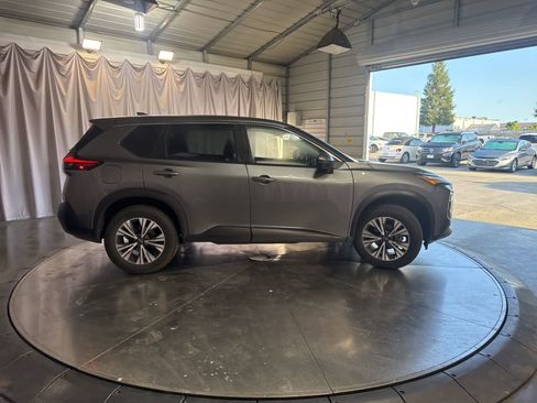 Used 2023 Nissan Rogue SV image 4