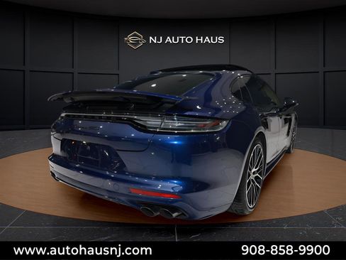 Used 2021 Porsche Panamera GTS w/ Premium Package image 8