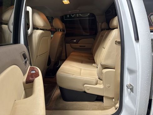 Used 2014 GMC Sierra 2500 SLT w/ Suspension Package, Off-Road image 11