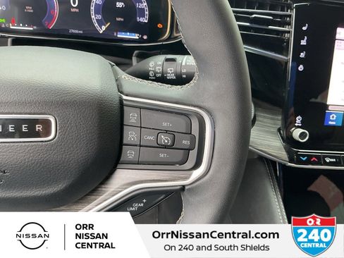 Used 2023 Jeep Wagoneer L Series III w/ Premium Group I image 21