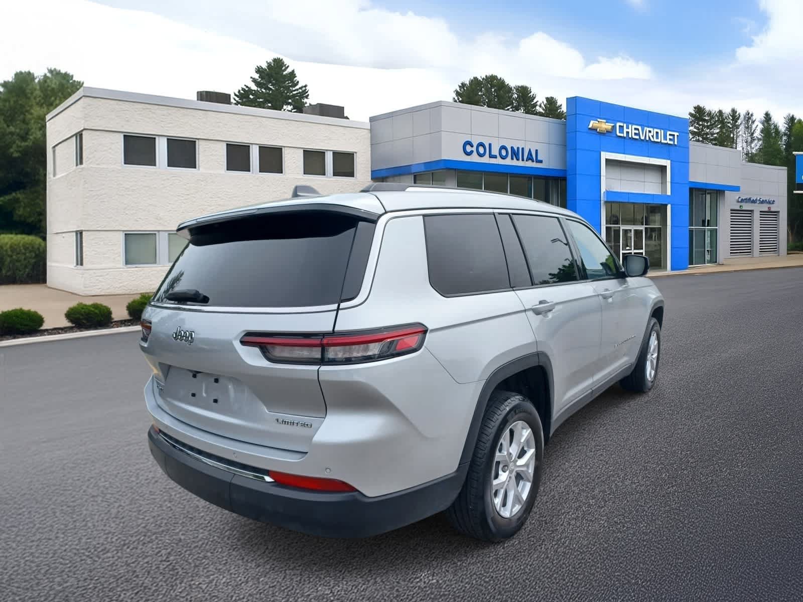 Used 2023 Jeep Grand Cherokee L Limited AWD/4WD image 4