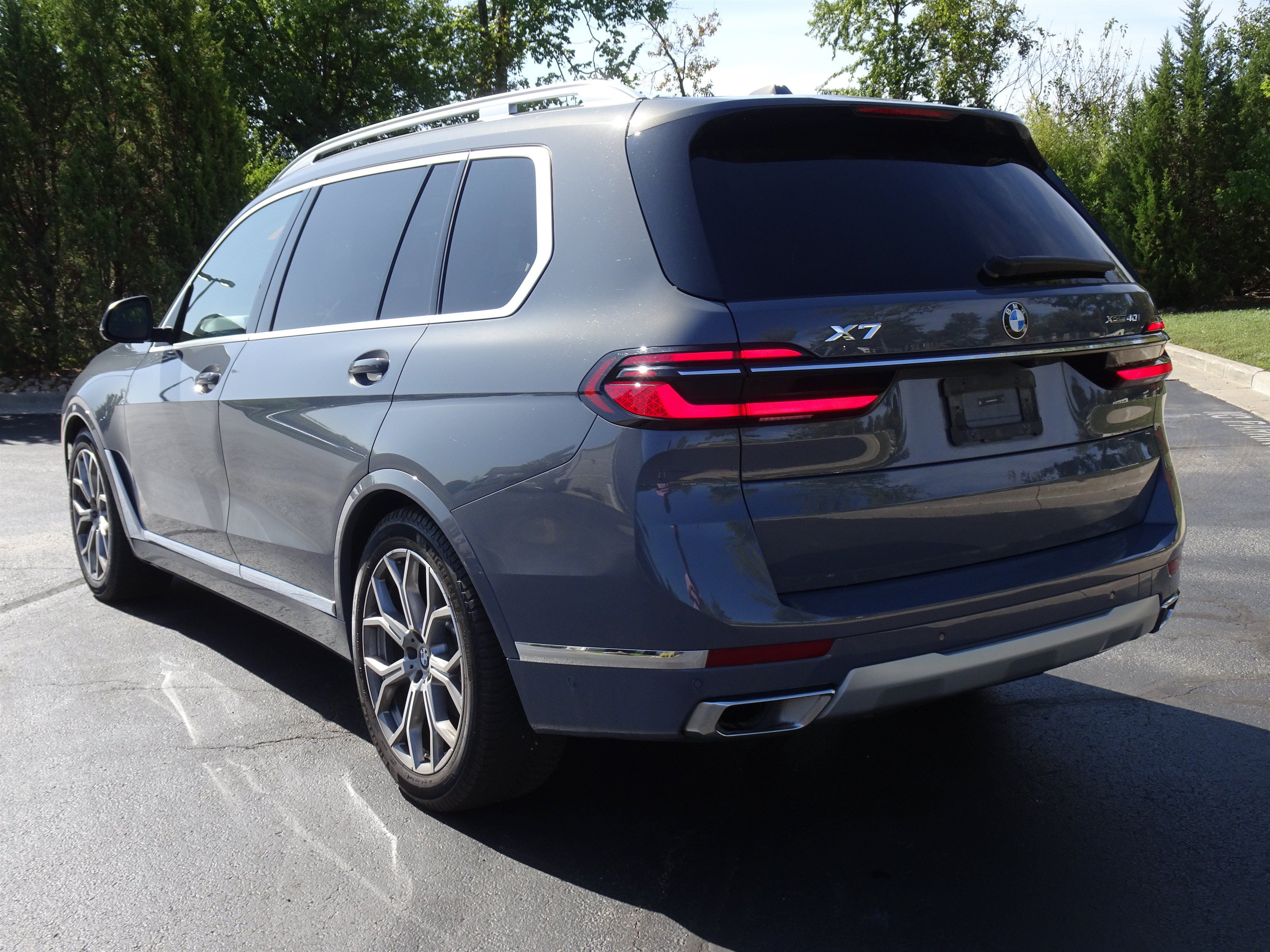 Used 2024 BMW X7 xDrive40i w/ Premium Package AWD/4WD image 4