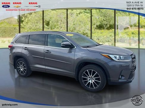Used 2017 Toyota Highlander SE AWD/4WD image 3