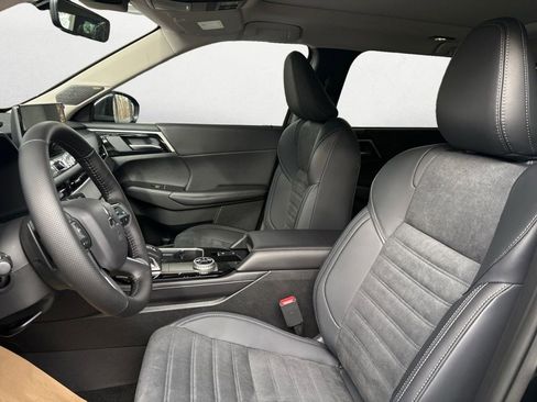 New 2026 Mitsubishi Outlander SE image 9