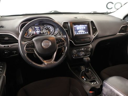 Used 2020 Jeep Cherokee Latitude w/ Cold Weather Group image 2