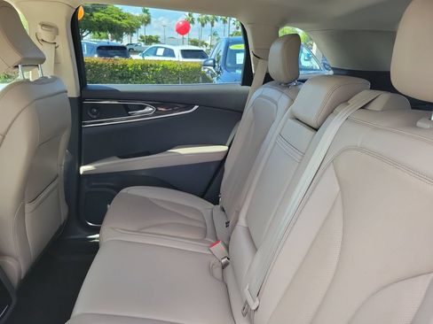 Used 2022 Lincoln Nautilus Reserve w/ Equipment Group 201A FWD image 11