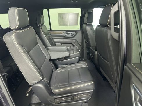 Used 2023 Chevrolet Suburban Premier image 12