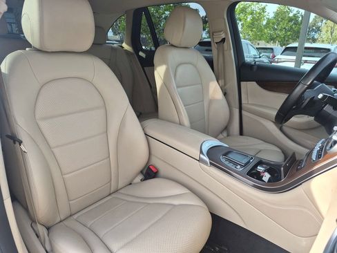 Used 2021 Mercedes-Benz GLC 300 image 29