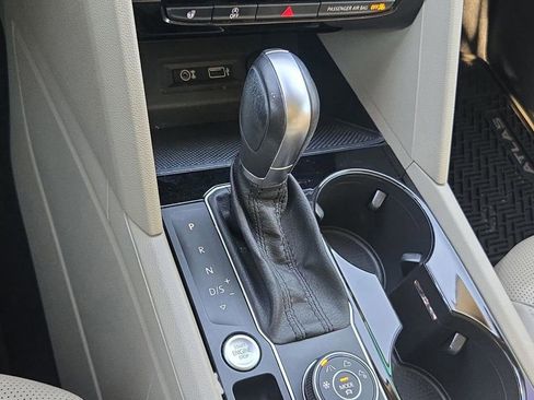 Used 2019 Volkswagen Atlas SEL Premium image 20