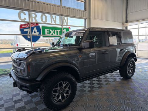 Used 2025 Ford Bronco Badlands image 3