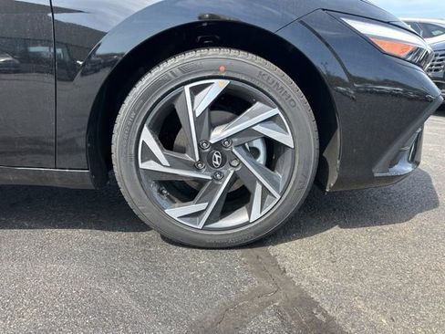 Certified 2025 Hyundai Elantra Sport FWD image 31