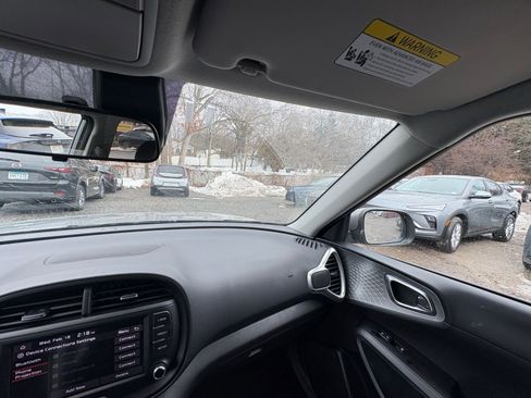 Used 2025 Kia Soul LX w/ LX Technology Package image 32