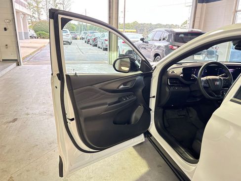 Used 2025 Buick Envista Sport Touring image 20