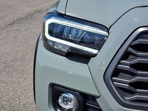 Used 2023 Toyota Tacoma TRD Off-Road w/ TRD Premium Off Road Package image 9