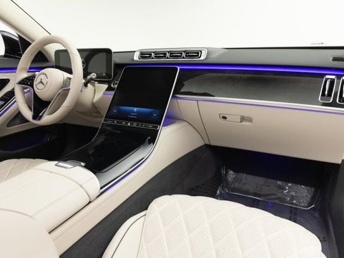 Used 2022 Mercedes-Benz S 580 4MATIC Sedan image 2